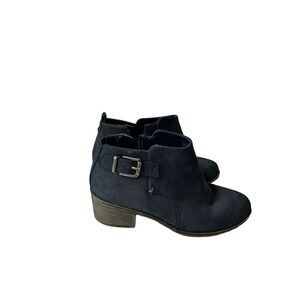 WhiteMt. Yvette black synthetic man made leather ankle bootie size 7.5 black